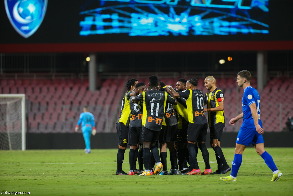 بدون دفاع.. الاتحاد يضرب الهلال