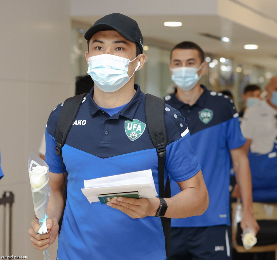 المنتخب الأوزبكي يصل الرياض